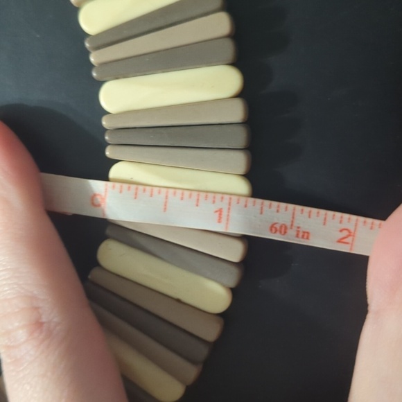 Vintage Cream Grey Beige Neutral Tones Lucite Bib Collar Statement Necklace - Picture 5 of 5